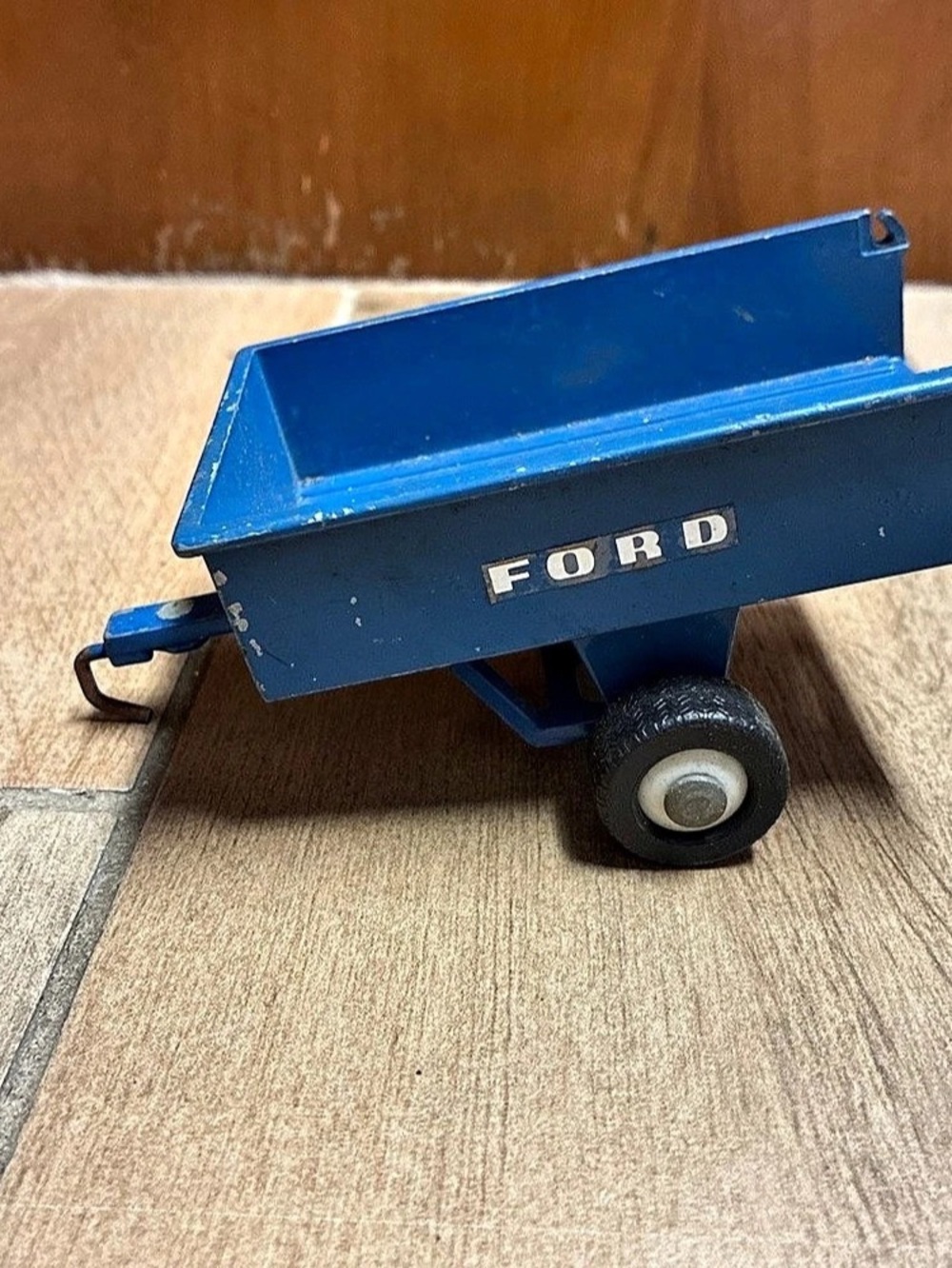 Vintage Ertl Ford Forage Wagon Trailer Blue Metal Farm Toy